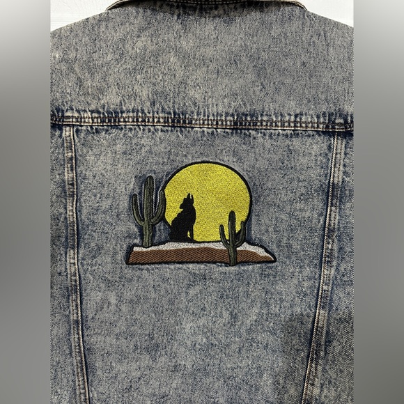 Embroidered Patch Vintage Style Acid Wash Denim Jacket - Picture 6 of 6